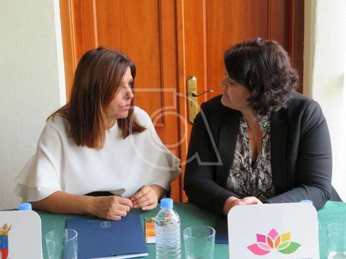 La alcaldesa Carmen Hernández y la concejal Celeste López, en una imagen de hoy (Foto TA)